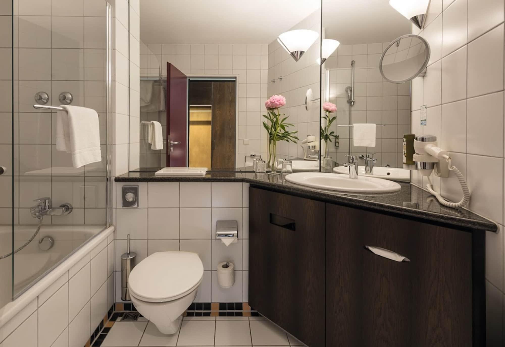Parkhotel Schmid Adelsried Eksteriør bilde